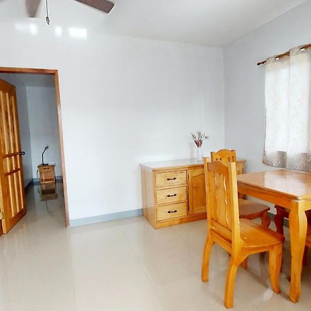 Beyond Island Hotel Moalboal Room photo