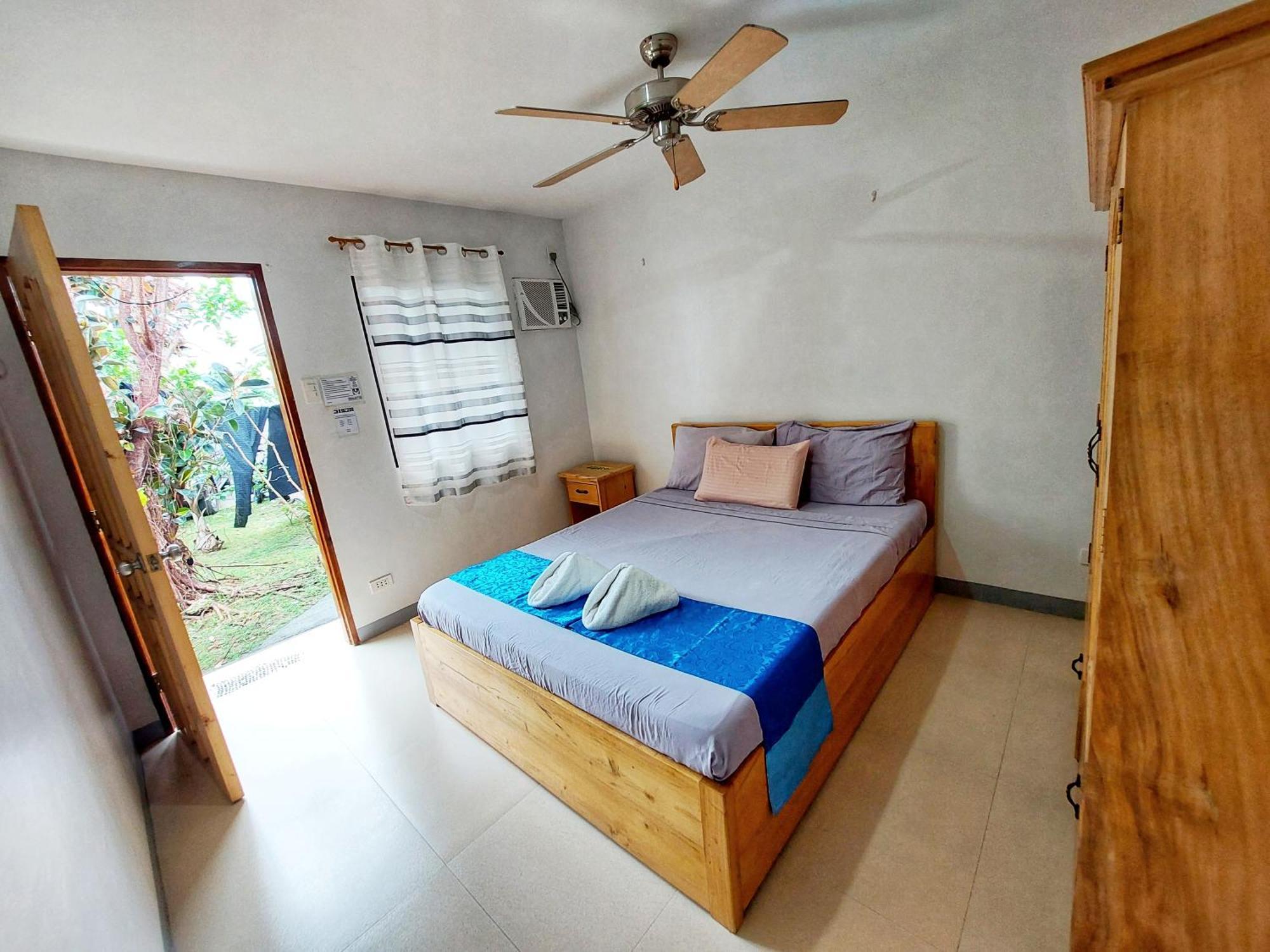 Beyond Island Hotel Moalboal Room photo