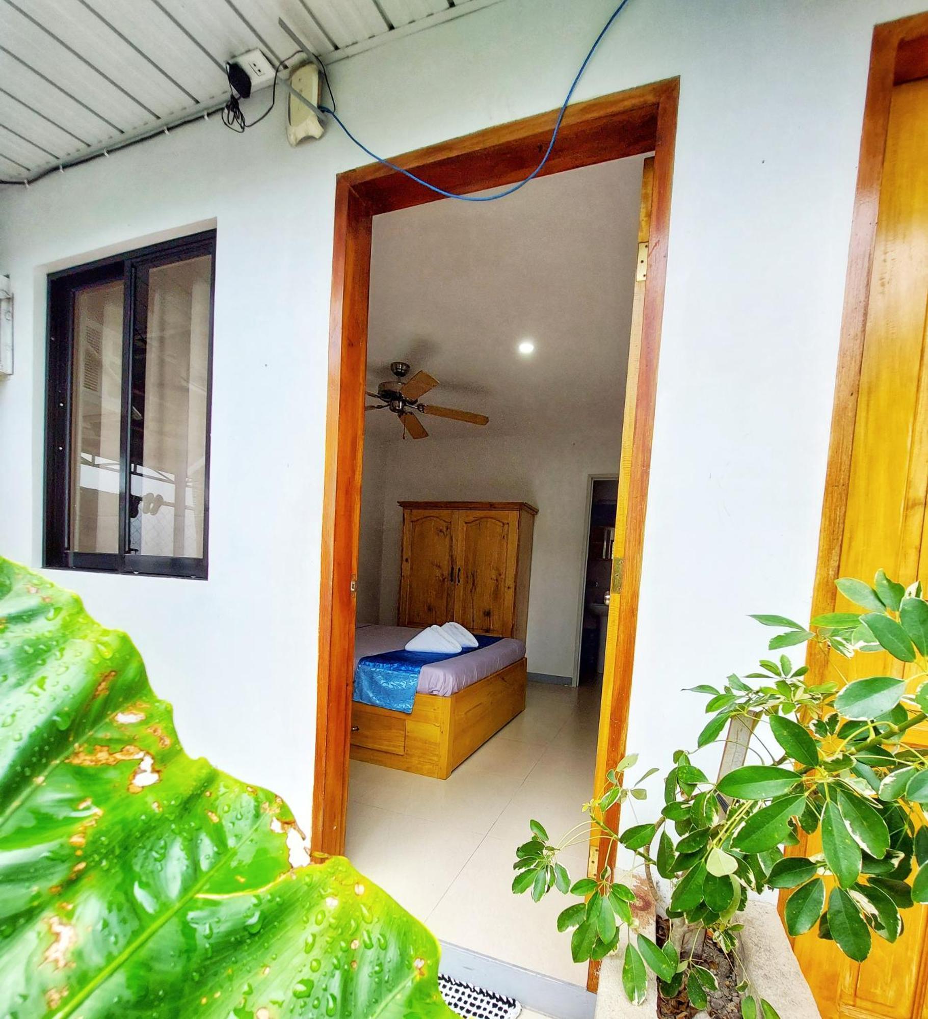Beyond Island Hotel Moalboal Room photo